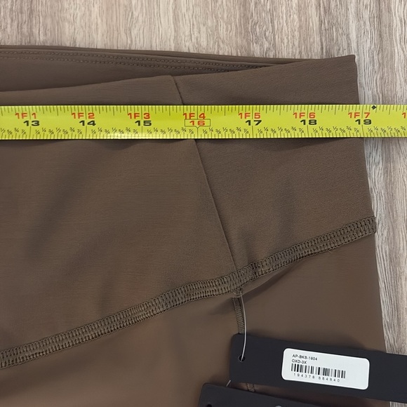 New SKIMS 3X Performance High Waist Smooth Brown Bike Shorts Stretch Activewear - Picture 6 of 8